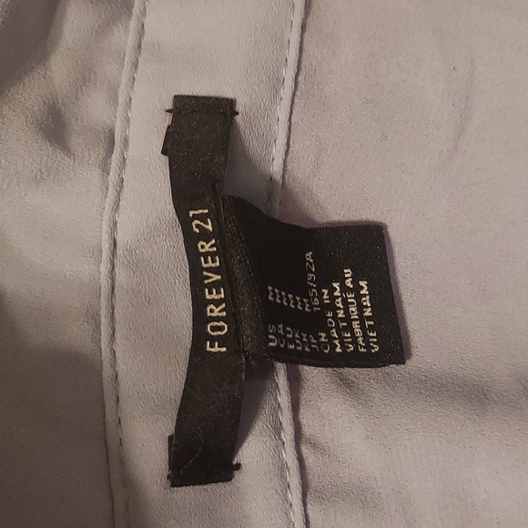 Forever 21 Womens Sleeveless Button Up Baby Blue Shirt with open back - Picture 5 of 6